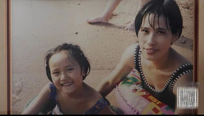 潘云妹与潘姝霏的旧照。受访者供图