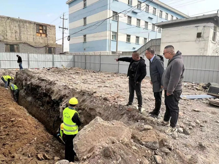 （前期工程施工现场。）