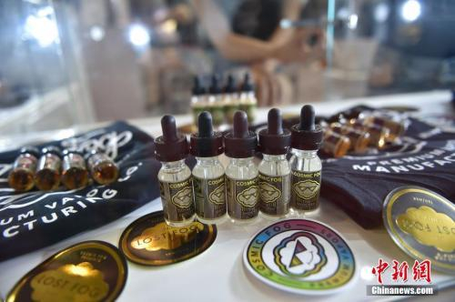 资料图 ：电子烟烟油。 中新网记者 金硕 摄