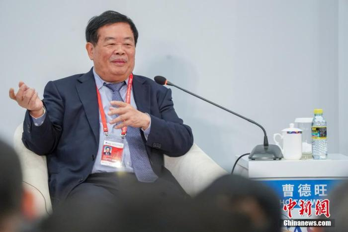 资料图：曹德旺。 中新社记者 骆云飞 摄