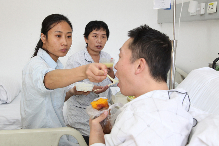 幸福和谐一家人 周明政 摄