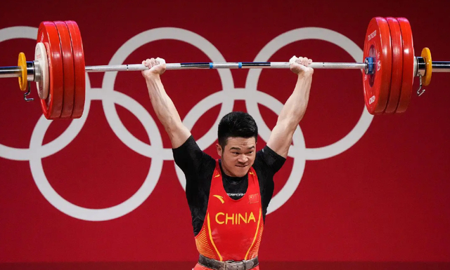 抓举、挺举有何区别?前者要一气呵成,后者挖掘最大潜力|杠铃|抓举|挺举