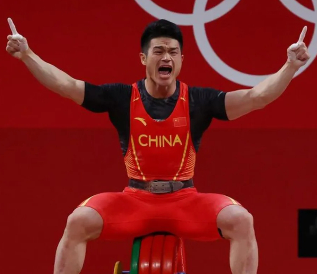 抓举、挺举有何区别?前者要一气呵成,后者挖掘最大潜力|杠铃|举重|比赛|成绩|横线_新浪体育_新浪新闻