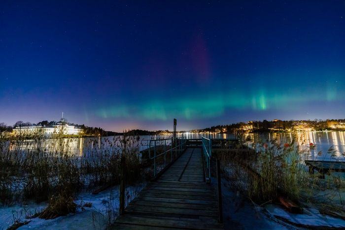 这是2月10日在瑞典首都斯德哥尔摩北部拍摄的北极光。（新华社发，魏学超摄）