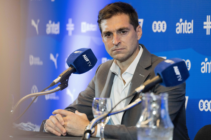 阿隆索担任乌拉圭主帅。