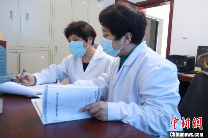 电报员正在满洲里国际电报所内工作 郭晓东 摄