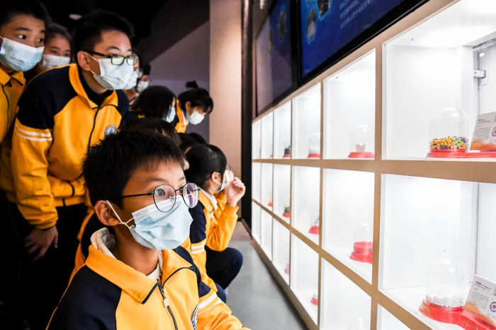 广西兴业县禁毒教育基地联合辖区内部分中学师生共同开展“识毒、防毒”主题实践课活动  曹祎铭 / 摄