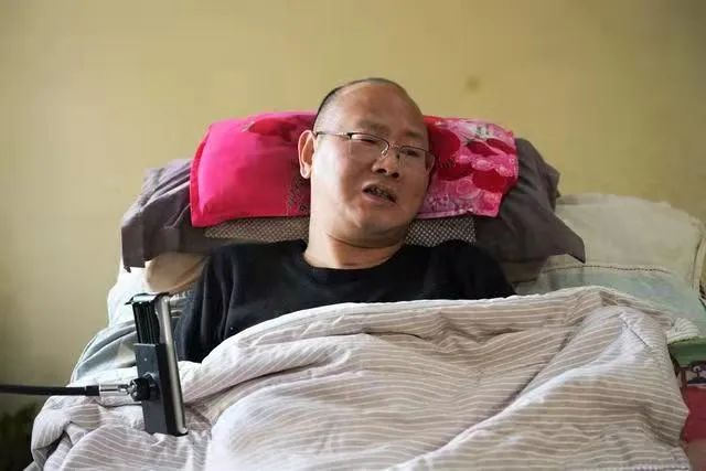 王绍军出院后，回到基地生活。受访者供图 