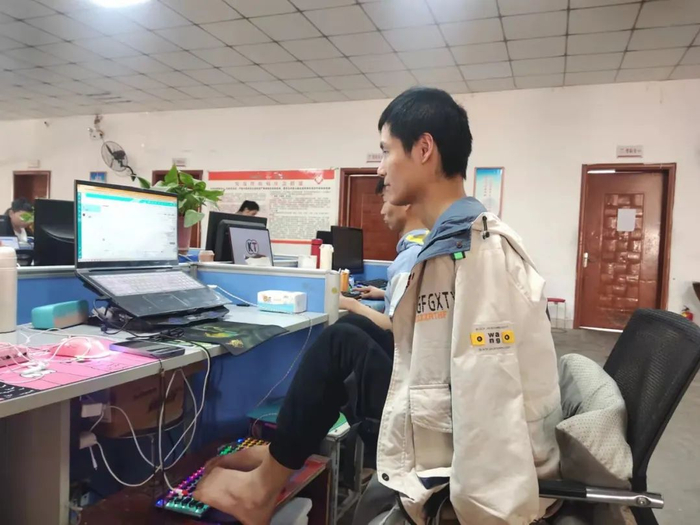 3月10日，课程结束，裴奔康开始工作。新京报记者 马延君 摄