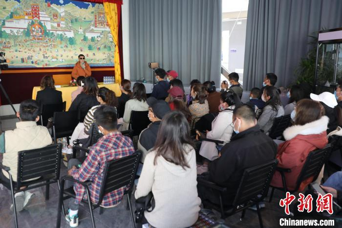 图为《我不要三天的光明》故事分享会现场。　贡嘎来松 摄