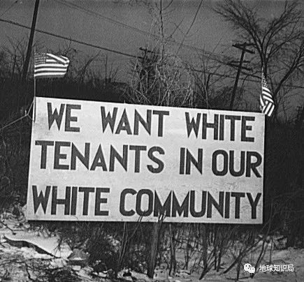 很明显，美国的种族主义到了今天依旧猖獗。图片来自@Arthur S. Siegel