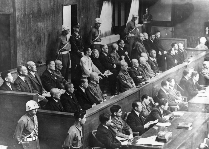 1948年11月12日，远东军事法庭宣布对25名被告的判决。