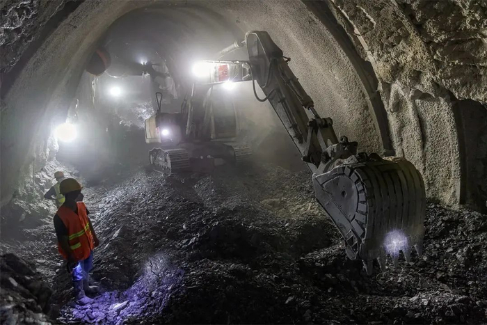 大瑞铁路杉阳隧道