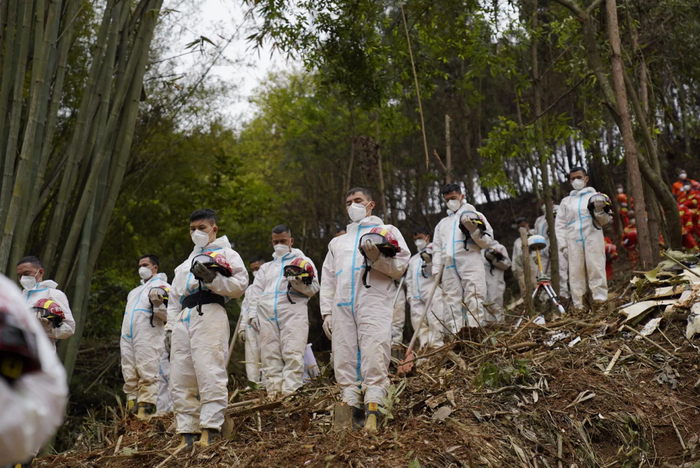 全体救援人员默哀