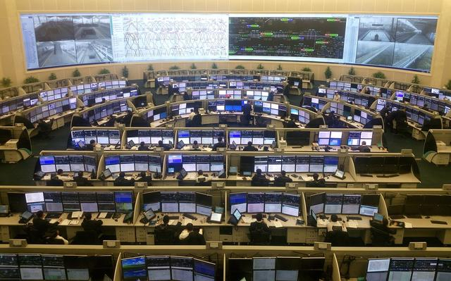 中国铁路上海局集团有限公司调度指挥中心。许文峰 摄
