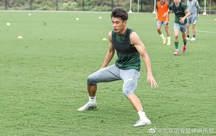 连续两场教学赛，张呈栋的跑动距离均在1万米以上。图/北京国安微博