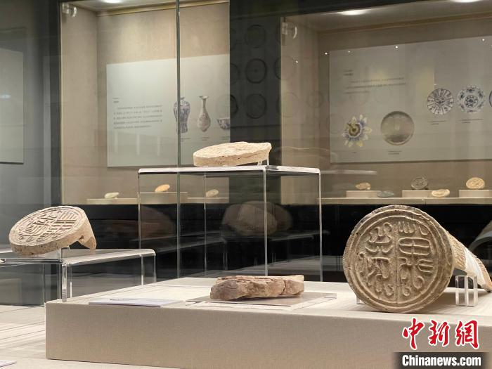 “万岁”文字瓦当 南越王博物院 供图