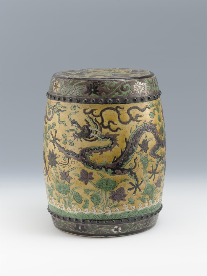 明万历 景德镇窑黄地三彩双龙纹鼓凳 仇焱之1984年捐赠