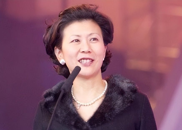 李嘉诚神秘的“第三子”：身价超千亿，由周凯旋负责“照料”