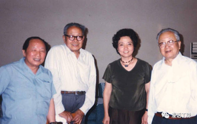 左一：黄苗子，左二：王世襄，右一启功。