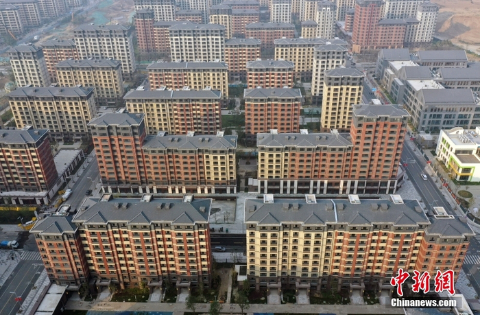 资料图：2021年10月25日，航拍雄安容东片区安置房项目。（无人机照片） 中新社记者 韩冰 摄