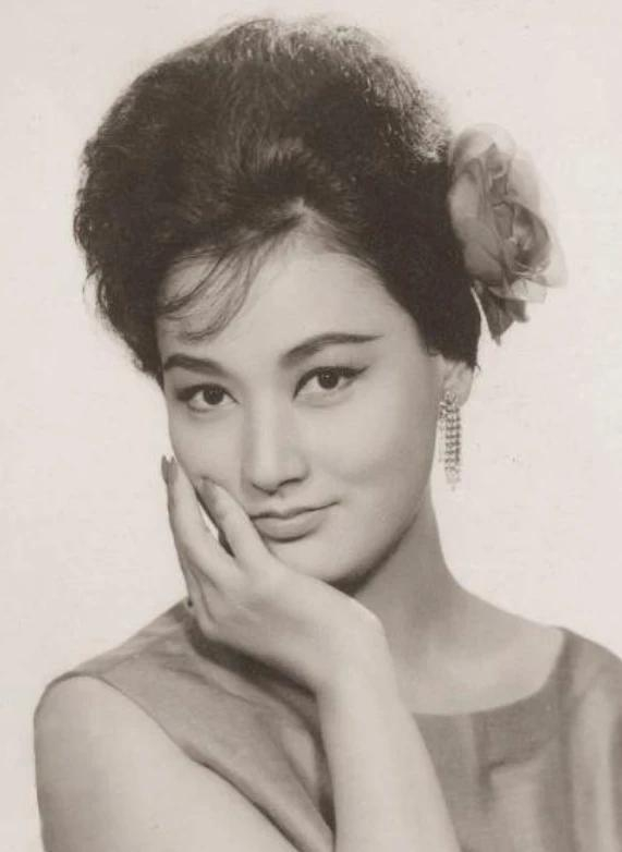 本该前途无量,嫁凌云事业尽毁,"长腿姐姐"叶枫52岁嫁初恋|凌云|叶枫