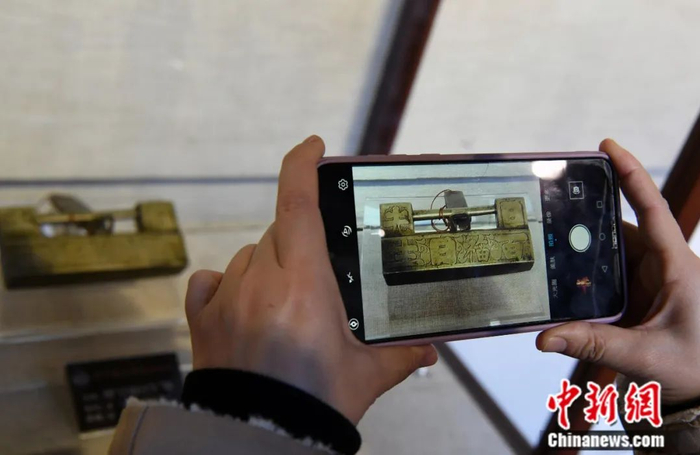 清代刻“百福日生”锁。中新社记者 刘可耕 摄