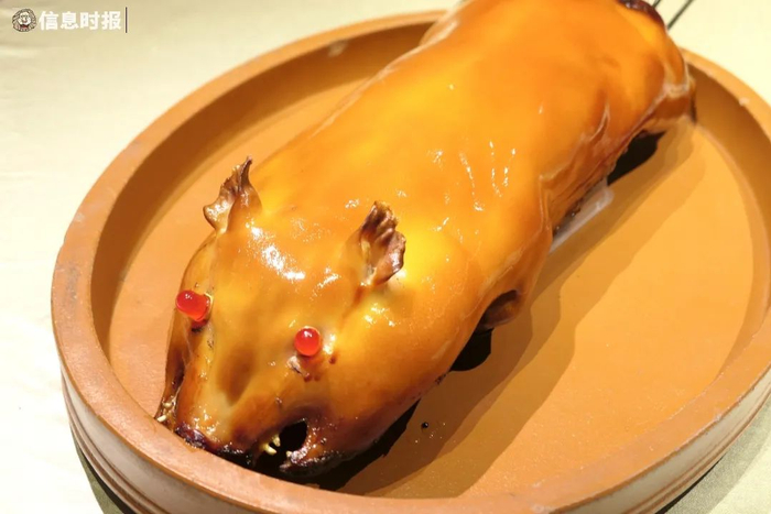 烧猪。信息时报记者 徐敏 摄