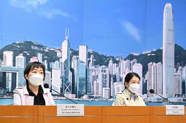 张竹君（左）在4月1日的疫情记者会上 图源：香港特区政府新闻网