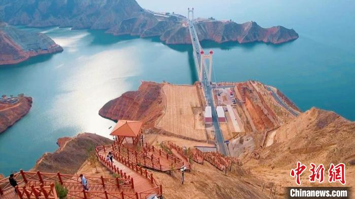 4月1日，航拍刘家峡水库。　张岩俊 摄