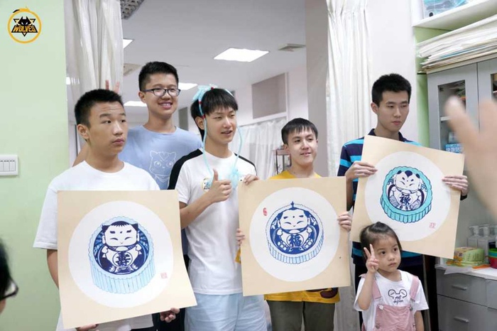 Fly看望孤独症儿童         来源：俱乐部供图