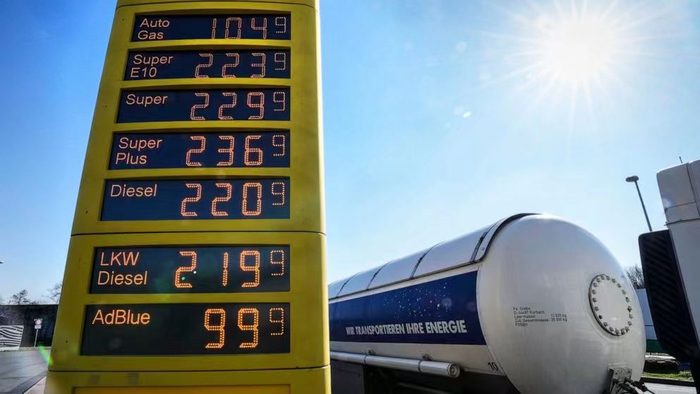 德国的油价已经全线突破2欧元/升 &nbsp;图源：AP