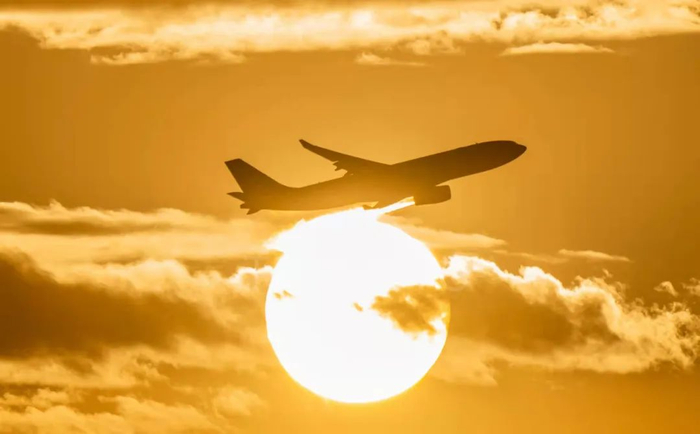 ▲2019年8月29日，一架客机从首都机场起飞。新京报记者 陶冉 摄