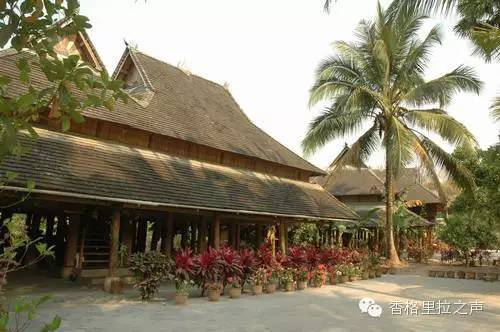 傣族竹楼民居 微信公众号@香格里拉之声 图