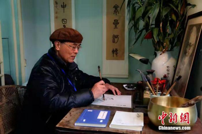 丰子恺外孙宋雪君在工作。宋雪君供图