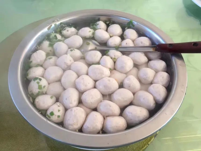 汆鱼丸 摄|吴璇