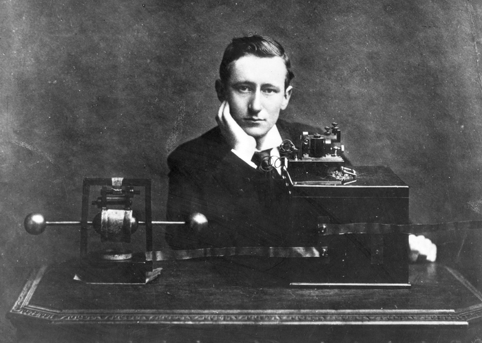 马可尼和他的无线电设备