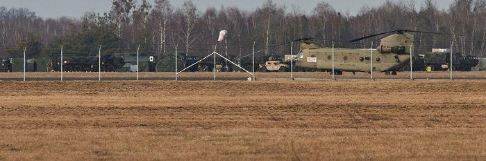 ▲以美国为首的北约国家经波兰梅莱茨机场中转，向乌克兰输送武器。图/新华社