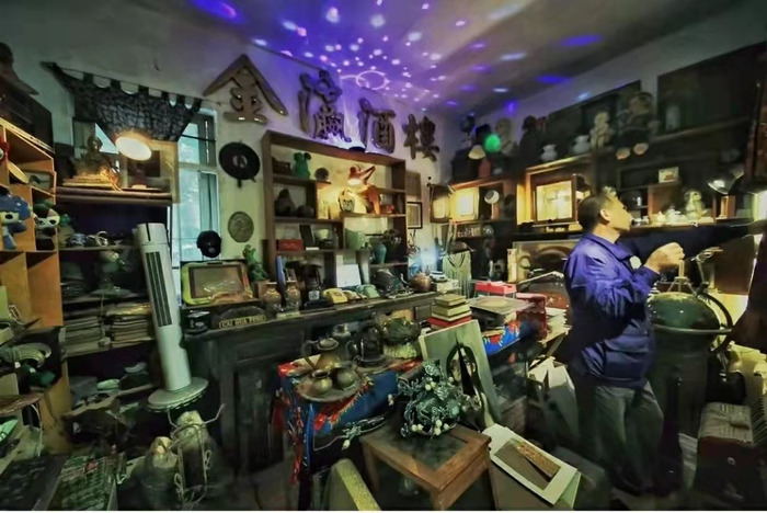 毕业前，武楷斯在学校附近的小洲村租了一个仓库放置旧物。