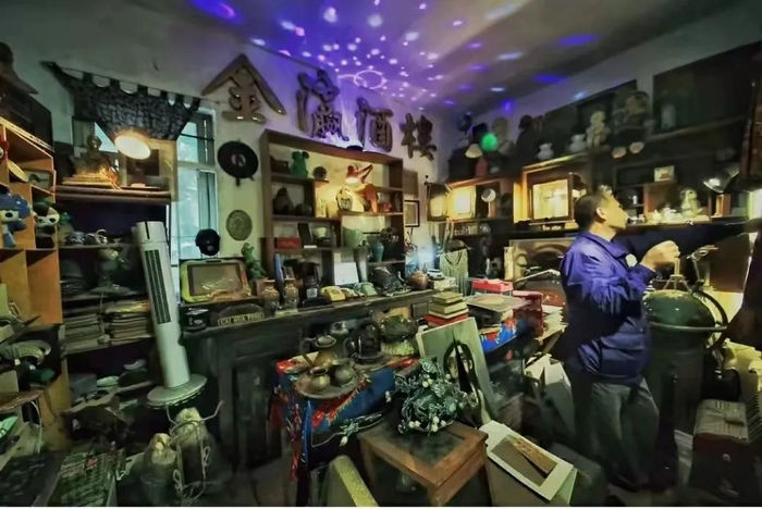 毕业前，武楷斯在学校附近的小洲村租了一个仓库放置旧物。