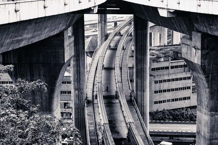 “山城”重庆，地形险峻，轨道交通依山而建 / pixabay