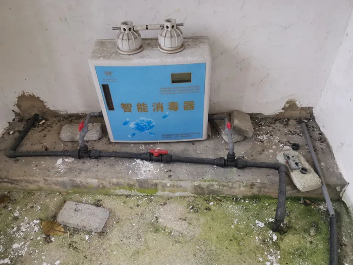 贵州山区一处集中供水设施的消毒设备长期闲置