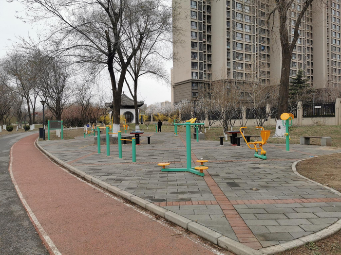 由于尚未完全开放，瓦林苑公园内游人稀少。