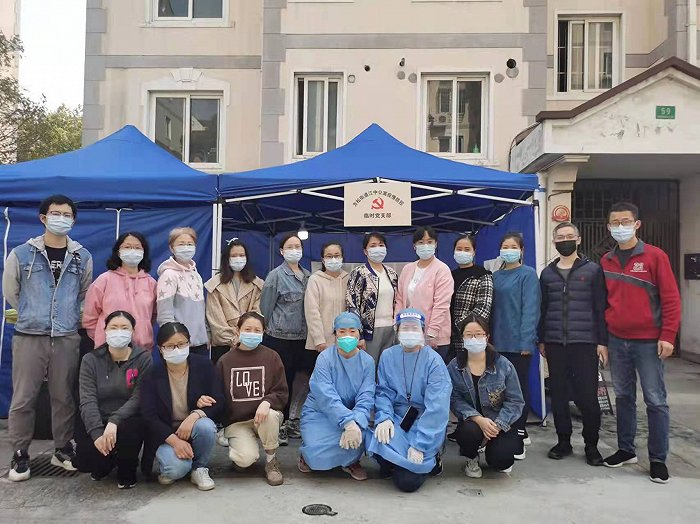 临时医疗队成立，最后为刘涛。 &nbsp;图片来源：受访者提供