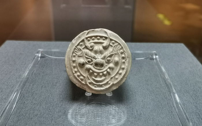 南汉青釉兽面纹瓦当