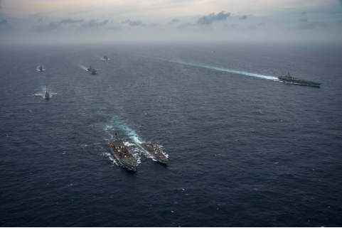 1月13日，美军舰在南海进行挑衅行动