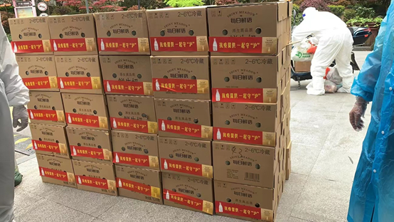 “第一次做团长买东西，再抢不到就断奶了。”