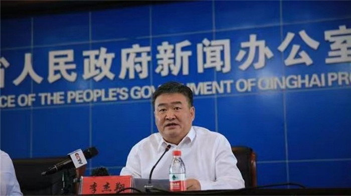 ▲2020年8月9日，李杰翔向媒体通报“木里矿区非法开采问题”专项调查情况。图片来源/中新网