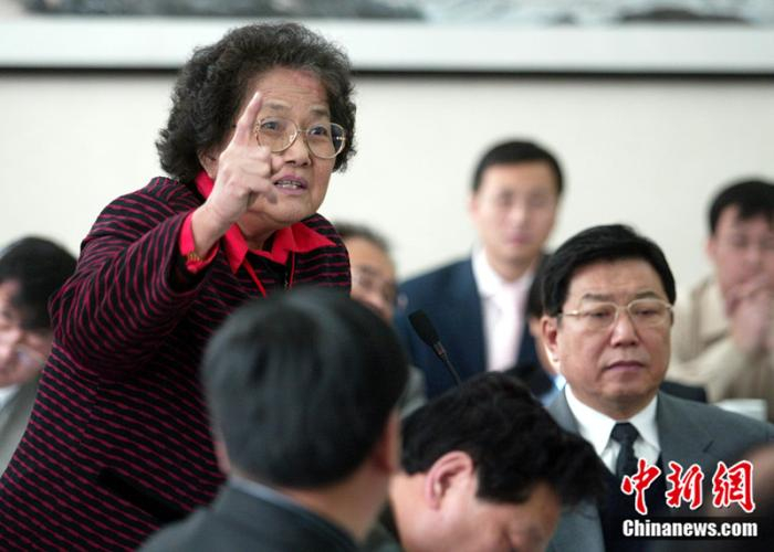资料图：著名歌唱家叶佩英。中新社发 杜洋 摄