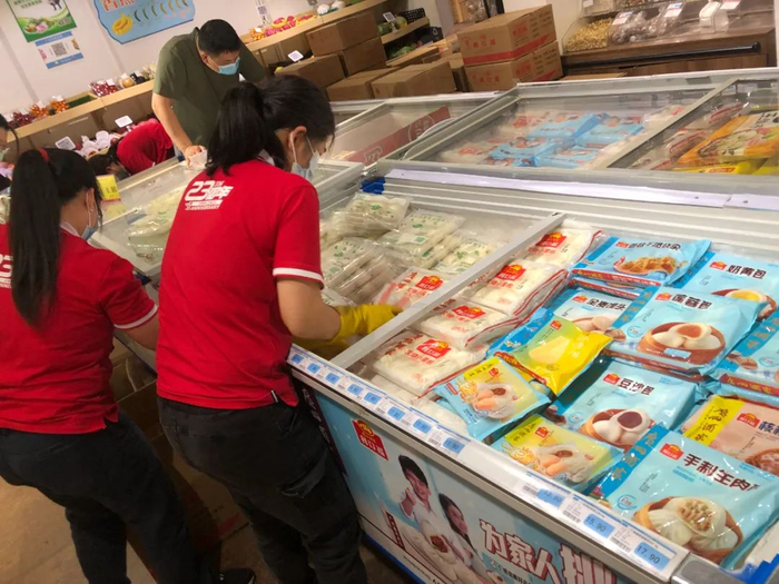 ■封控区内，西亚兴安鹅掌坦店紧急二次补货。